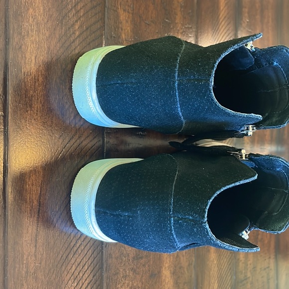 Steve Madden Caliber Suede Hidden Wedge Sneakers Dual Zip - Picture 2 of 7